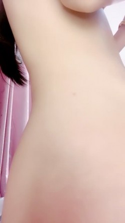 爆乳粉穴极品尤物！新人美女近期下海！3小时激情，收费房大尺度自慰，水晶假吊暴插骚穴，摆弄各种姿势 截图14