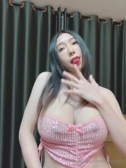 【你的淫荡姨妈】泰国轻熟人妻型巨乳网黄御姐「Muaymyb」露脸大尺度私拍 风骚露出男女通吃多穴满足 截图3