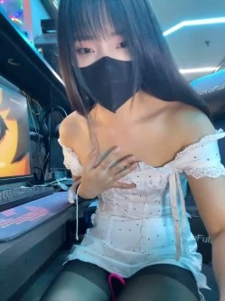 【xiao-Lin】白丝逼夹跳蛋户外露出自慰兔女郎造型真不错被称为厕所女神喜欢男厕露 截图5