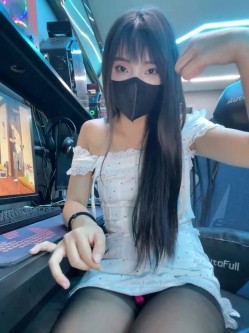 【xiao-Lin】白丝逼夹跳蛋户外露出自慰兔女郎造型真不错被称为厕所女神喜欢男厕露 截图7