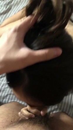 《百度云泄密》火爆身材的大二美女和男友之间的私密视频被曝光 截图2