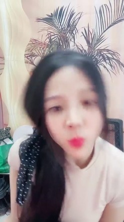 【小少妇以下海】，舞蹈御姐， 超骚~超漂亮~道具自慰~尿尿，甜美可人标准的校园女神长相 截图8