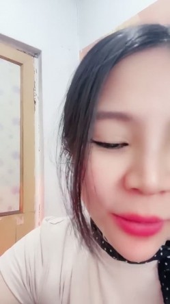 【小少妇以下海】，舞蹈御姐， 超骚~超漂亮~道具自慰~尿尿，甜美可人标准的校园女神长相 截图13