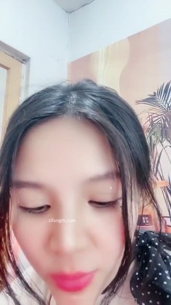 【小少妇以下海】，舞蹈御姐， 超骚~超漂亮~道具自慰~尿尿，甜美可人标准的校园女神长相 截图15