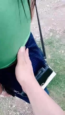 【钢炮寻爱】 户外车震~沟搭人妻熟女催情药无套内射 截图2
