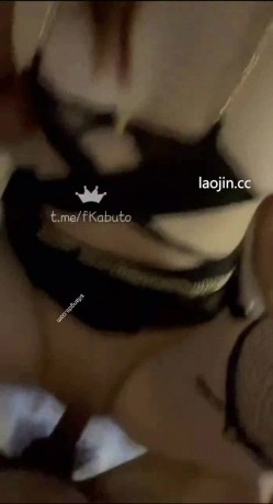 富二代真实约炮，【fKabuto】，一个学生妹一个模特，无套啪啪，完美露脸，从后面欣赏小穴吞吐着鸡巴太爽 截图11