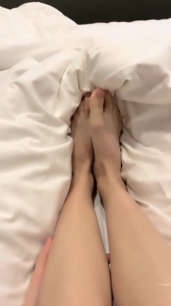 大哥们，【女大学生羊羊】下海， 很少有时间来直播的，值得一观，一秒钟带你梦回学生时代 截图3