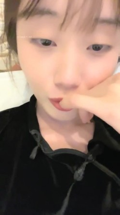 大哥们，【女大学生羊羊】下海， 很少有时间来直播的，值得一观，一秒钟带你梦回学生时代 截图8