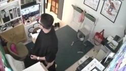 黑客破解监控摄像头偷拍 貌似漫画工作室老板和女员工对着监控视频啪啪老板吃药了吧干了几次 截图3