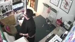 黑客破解监控摄像头偷拍 貌似漫画工作室老板和女员工对着监控视频啪啪老板吃药了吧干了几次 截图4