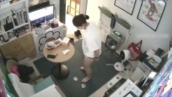 黑客破解监控摄像头偷拍 貌似漫画工作室老板和女员工对着监控视频啪啪老板吃药了吧干了几次 截图11