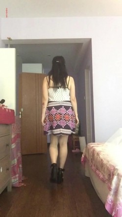 丰腴笑容酒窝熟女居家走T秀，熟女的快乐你想不到有多风骚，画风很有感觉，就是有点骚 喜欢 截图1
