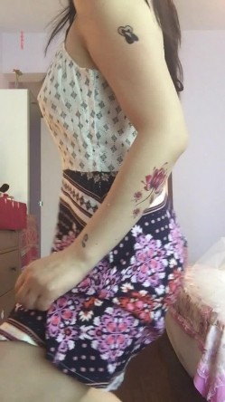 丰腴笑容酒窝熟女居家走T秀，熟女的快乐你想不到有多风骚，画风很有感觉，就是有点骚 喜欢 截图3
