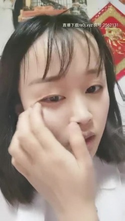迷人的嫂子可真带劲捧着我的鸡巴从上舔到下，露脸性感的内衣直接坐上来，在我的大力抽插下呻吟，射奶子上 截图12