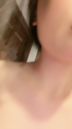 颜值不错的女模特，高跟诱惑圆润的骚奶子奶头都是粉色的，性感的逼逼掰开给狼友看特写，妩媚诱惑精彩不间断 截图1