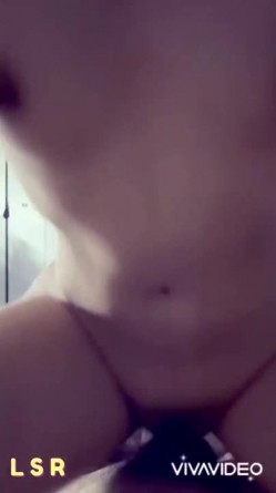 绿帽淫妻大神【LSR】老婆在学校男洗手间偷偷跟小弟弟做爱，老婆说肉棒每次都顶着子宫！老婆高潮音量爆炸 截图12