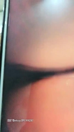 清纯高颜值萌妹学生制服黑丝假屌跳蛋自慰，性感丁字裤扭动大屁股肛塞快速抽插非常诱人 截图7