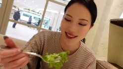 fc2ppv-2643836 完全顔出し・初撮影【無修正】訳ありエリート帰国子女の衝撃映像・・・衣服を引き裂きニーハイ美脚を開脚し幾度も大絶頂！！こんなにも美しい美女が海外仕込みの変態だった（3回射精） 截图2
