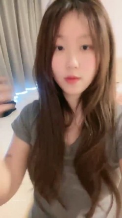 萝莉变女神了 ，【真礼】这样的大胸尤物， 扒穴扣逼了， 真好看，清纯反差，校园女神 截图3