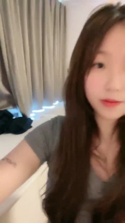 萝莉变女神了 ，【真礼】这样的大胸尤物， 扒穴扣逼了， 真好看，清纯反差，校园女神 截图4