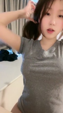 萝莉变女神了 ，【真礼】这样的大胸尤物， 扒穴扣逼了， 真好看，清纯反差，校园女神 截图6