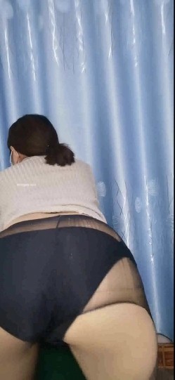 快手颜值御姐【阿燕(貂蝉姐姐)】激情裸舞，大尺度自慰，大胆掰逼 截图9