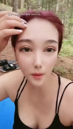 北京大一女学生丰满大奶妹和男友户外啪啪，小树林地上性感大屁股上位骑乘猛操 截图16