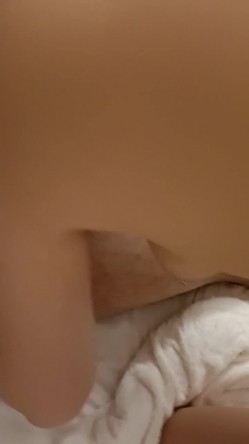 《贵在真实反差淫妻》顶级绿帽刷锅狠人，私密交流群东北夫妻淫乱群交内容曝光，商场户外超市露出3P野战相当开放 截图4