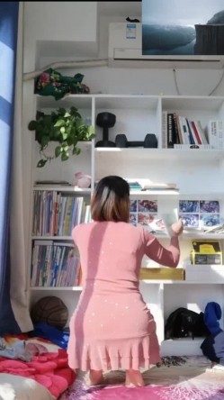 熟女广场舞【娟娟】绅士视角广场舞，原档无水印，露奶露逼，淫语调教，熟女控必入 截图9