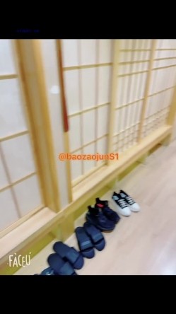 【最强反差 ️终极调教】绿帽性爱狂『暴君S』超级调教女奴甄选 KTV包厢各种爆操 极品女奴随意拿去群交交换 超淫乱 截图1