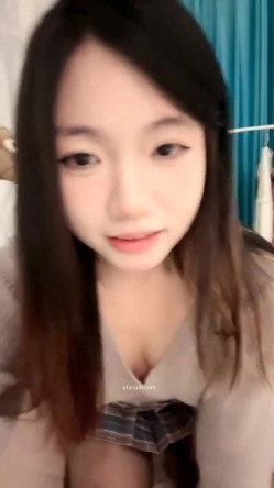 【猫猫】清纯校花极品美乳 丝袜美腿 道具狂插冒白浆 水晶棒大屌插到底 爽 截图4