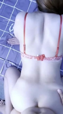 【极品淫妻 ️疯狂绿帽】蜜桃臀超淫妻『青青』绿帽老公找猛男操爱妻 前裹后怼 全无套操 粉丝群交篇 高清720P原版 截图5