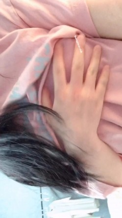 青春无敌 SS级完美露脸推特女神【芋喵喵】高价定制10套~要啥有啥很极品~颜值行为很反差~紫薇搞出大姨妈 截图2