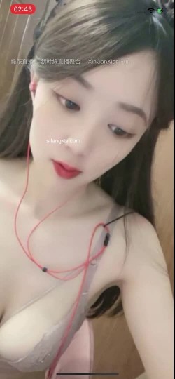 成都高颜值【9妹】这么甜美的少女笑容把我融化了 ，‘可以内射哦，可以约我空降’，酥酥的胸部太诱人啦！ 截图3