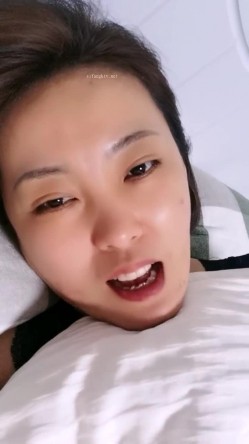 极品人妻！刺激，【放肆的小水娃】，真实良家，标准的贤妻良母，厨房搔首弄姿 截图14