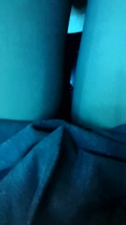 【失业老师】骚艳老师~户外高铁，网吧，澡堂，厕所~跳蛋喷水~电玩小哥去厕所帮它舔逼 截图9
