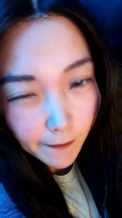 【失业老师】骚艳老师~户外高铁，网吧，澡堂，厕所~跳蛋喷水~电玩小哥去厕所帮它舔逼 截图11