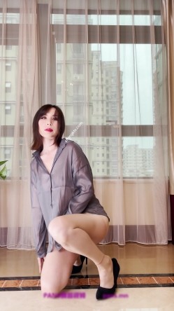 PANS模特极品长腿风骚御姐【艾咪】首次尝试大尺度骚舞多套超透情趣葡萄无毛粉B清晰可见 截图13