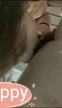 “鸡巴好硬~我要来高潮了”对话超淫荡，顶级骚母狗大奶妖媚【雪儿】群福利，户外车震3P淫声浪语骚得离谱 截图4