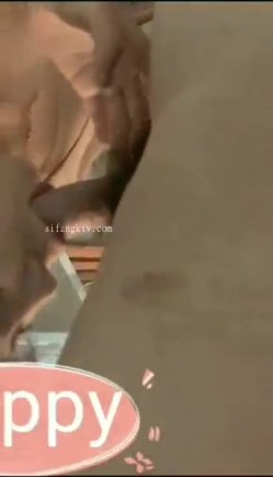 “鸡巴好硬~我要来高潮了”对话超淫荡，顶级骚母狗大奶妖媚【雪儿】群福利，户外车震3P淫声浪语骚得离谱 截图5