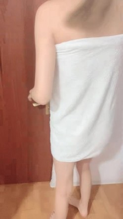 国产哥哥国外大战俄罗斯妹子，气质佳身材好，露脸口交，无套啪啪疯狂输出撸射在肚子上 截图9