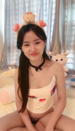 超甜美的清纯女神【纯情辣妹】又又又被操了，像某某甜美当红明星，活泼可爱的性格，白里透红 爱撒娇 截图10