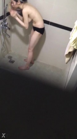 偷拍大神洗澡偷拍 胆量挑战训练近距离各种场景偷拍妹子洗澡精选合集 截图12