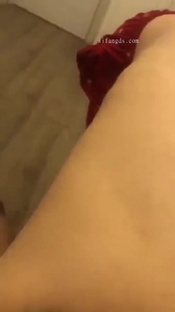 极品颜值情侣私拍泄密 超极品身材尤物御姐被开发成发情小母狗 筷子般的美腿，插入蝴蝶美逼 被干的娇喘不止 截图15