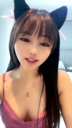 超美的猫耳朵清纯女神【艾希尔】居然是无底黑木耳 道具插B，湿哒哒的淫水声 好诱人啊！ 截图2