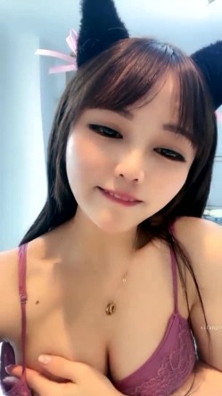 超美的猫耳朵清纯女神【艾希尔】居然是无底黑木耳 道具插B，湿哒哒的淫水声 好诱人啊！ 截图3