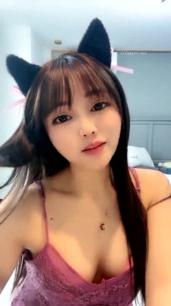 超美的猫耳朵清纯女神【艾希尔】居然是无底黑木耳 道具插B，湿哒哒的淫水声 好诱人啊！ 截图4