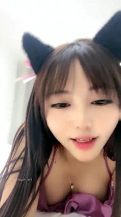 超美的猫耳朵清纯女神【艾希尔】居然是无底黑木耳 道具插B，湿哒哒的淫水声 好诱人啊！ 截图7