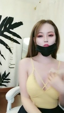 高颜值白皙妹子两女一男啪啪激情大战 口交上位骑乘后入大力猛操非常诱人 截图2