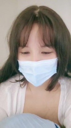 新货下海【嗯嗯小宝贝】纯情学生妹，白虎穴自慰~真的好美，乖巧邻家妹妹，胸又白又大又美 截图3